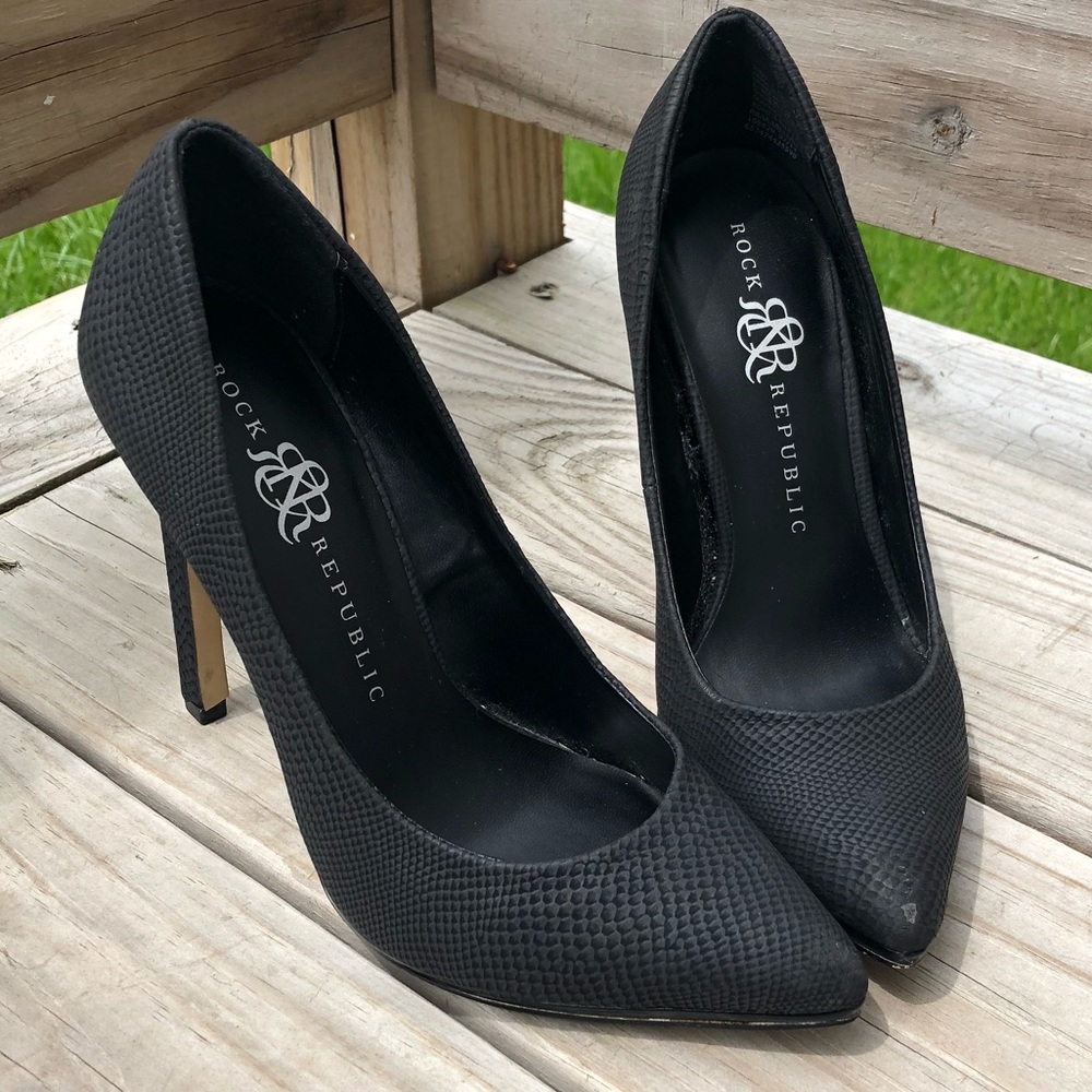Rock and Republic faux snakeskin heels/pumps